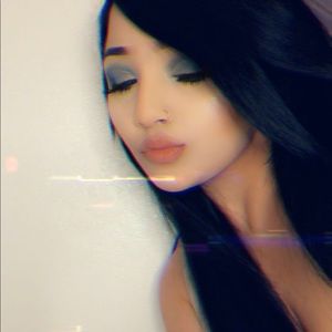 Meet your Posher, Claudia